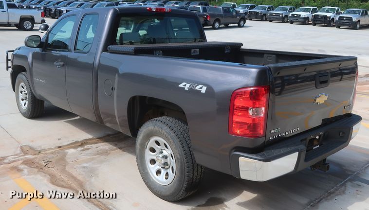 image for item HS9528 2011 Chevrolet Silverado 1500  Ext. Cab pickup truck