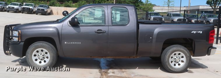 image for item HS9528 2011 Chevrolet Silverado 1500  Ext. Cab pickup truck