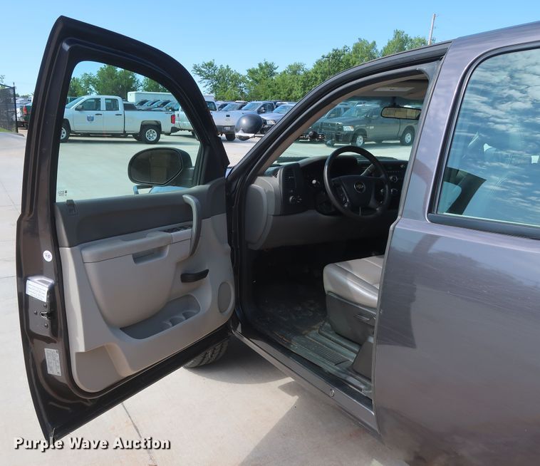 image for item HS9528 2011 Chevrolet Silverado 1500  Ext. Cab pickup truck