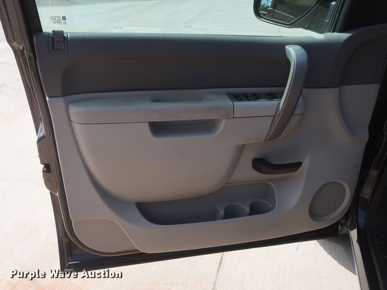 image for item HS9528 2011 Chevrolet Silverado 1500  Ext. Cab pickup truck