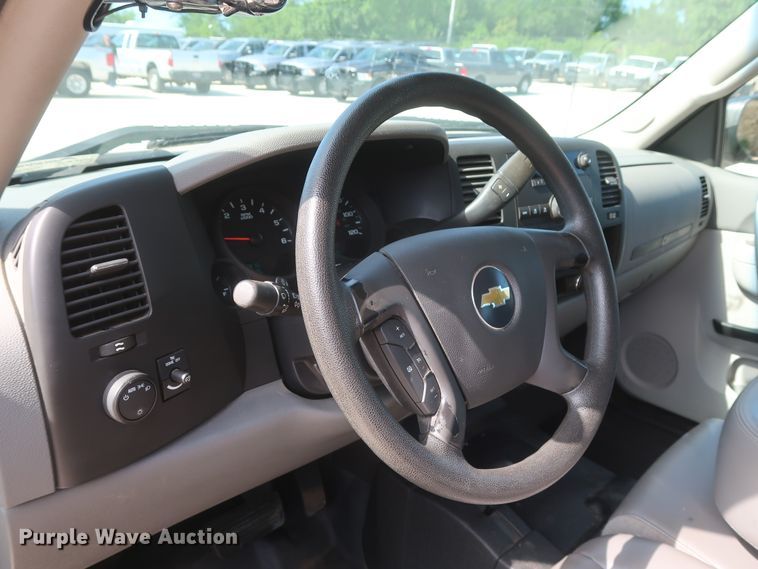 image for item HS9528 2011 Chevrolet Silverado 1500  Ext. Cab pickup truck