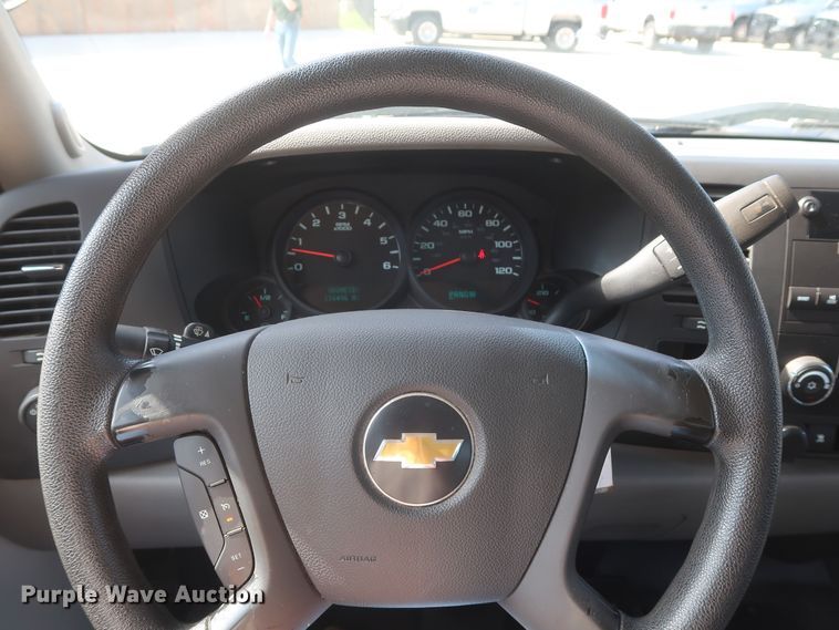 image for item HS9528 2011 Chevrolet Silverado 1500  Ext. Cab pickup truck