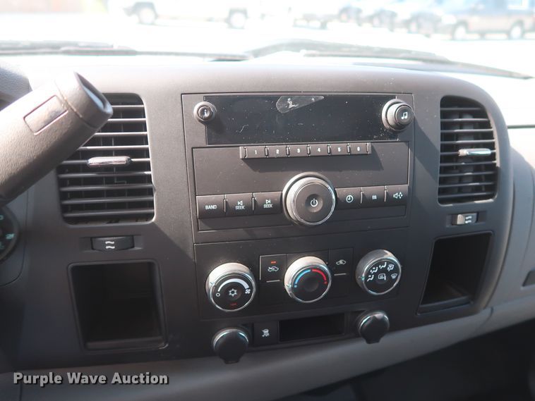 image for item HS9528 2011 Chevrolet Silverado 1500  Ext. Cab pickup truck