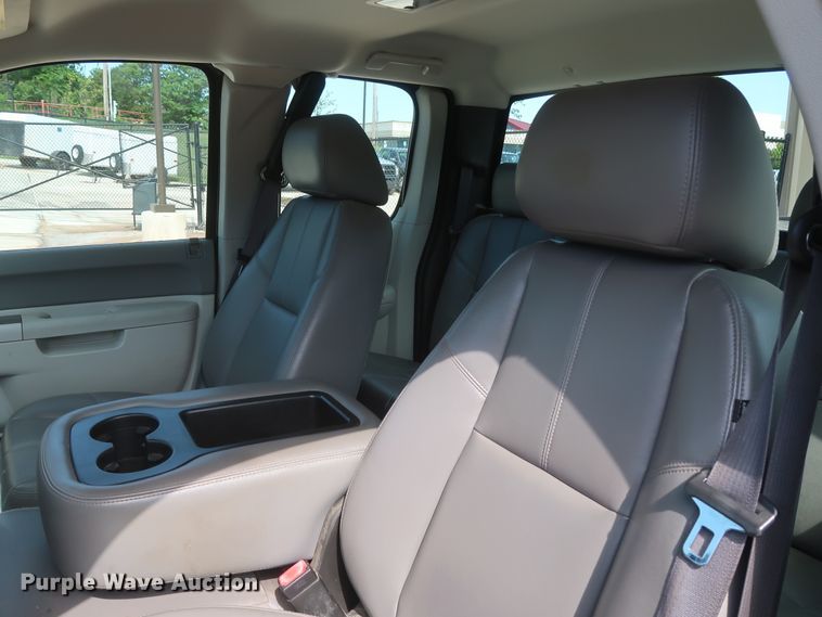 image for item HS9528 2011 Chevrolet Silverado 1500  Ext. Cab pickup truck