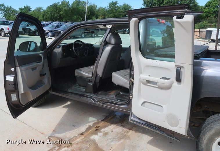 image for item HS9528 2011 Chevrolet Silverado 1500  Ext. Cab pickup truck