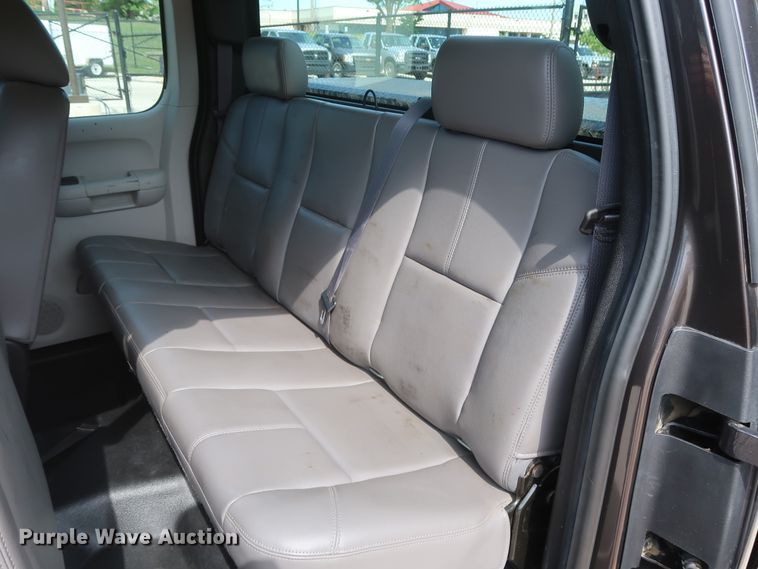 image for item HS9528 2011 Chevrolet Silverado 1500  Ext. Cab pickup truck