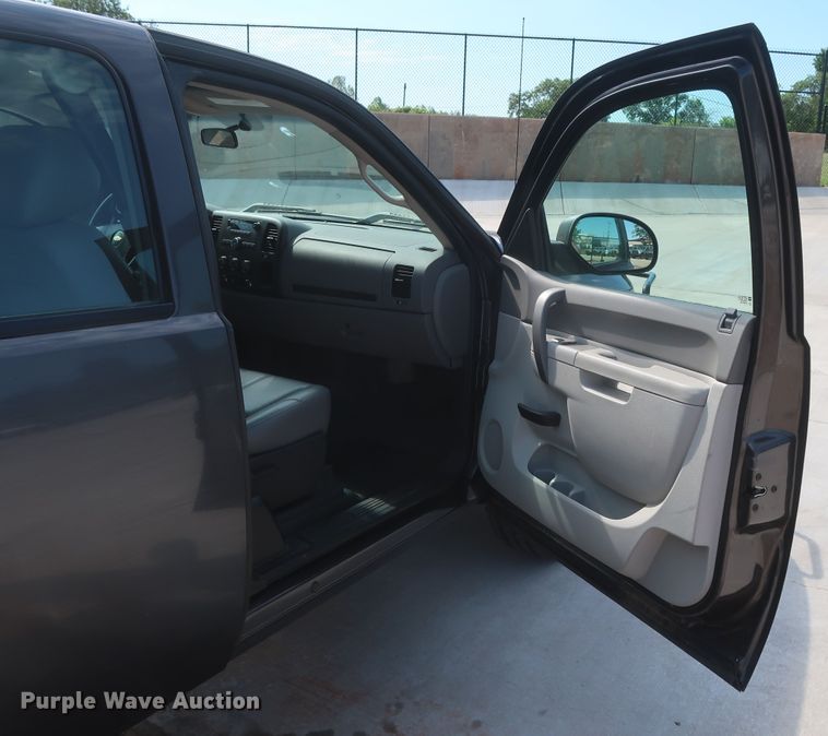 image for item HS9528 2011 Chevrolet Silverado 1500  Ext. Cab pickup truck