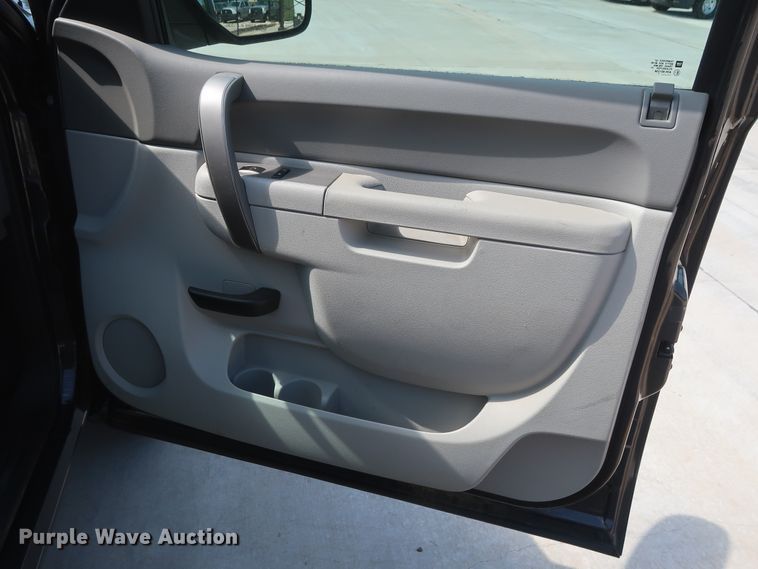 image for item HS9528 2011 Chevrolet Silverado 1500  Ext. Cab pickup truck