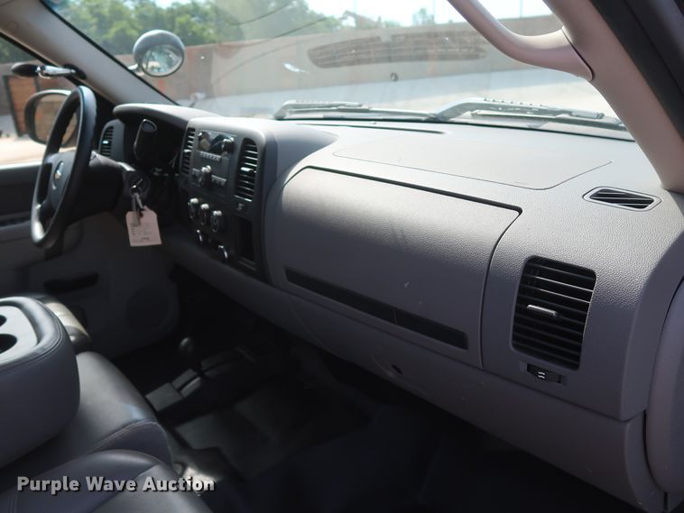 image for item HS9528 2011 Chevrolet Silverado 1500  Ext. Cab pickup truck