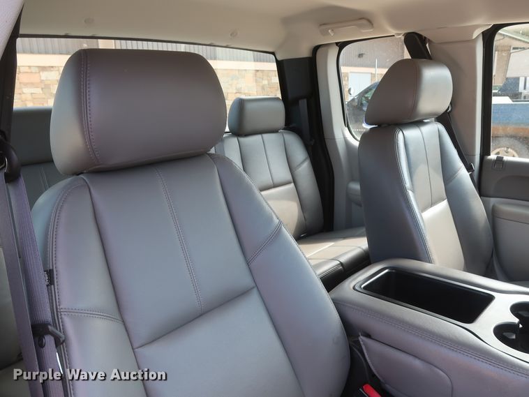 image for item HS9528 2011 Chevrolet Silverado 1500  Ext. Cab pickup truck