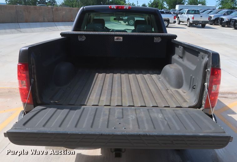 image for item HS9528 2011 Chevrolet Silverado 1500  Ext. Cab pickup truck