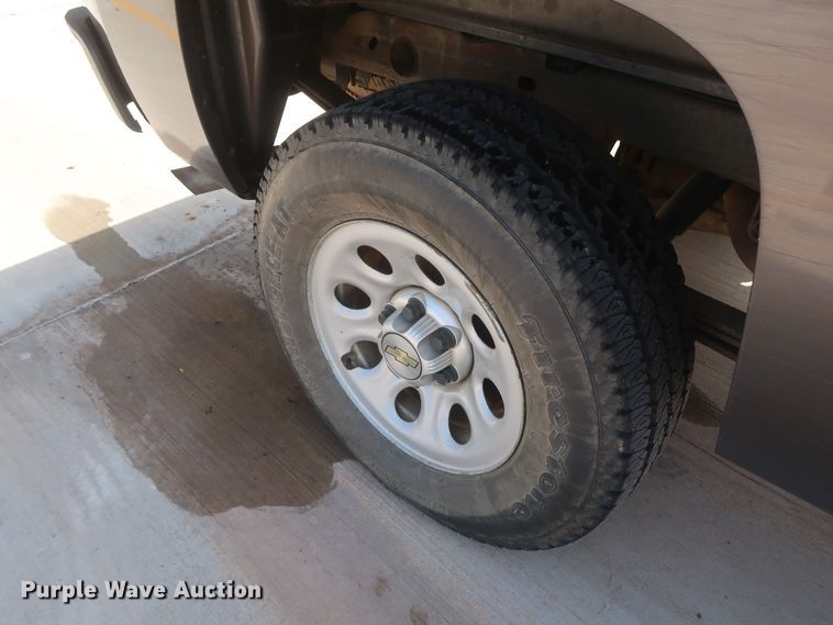 image for item HS9528 2011 Chevrolet Silverado 1500  Ext. Cab pickup truck