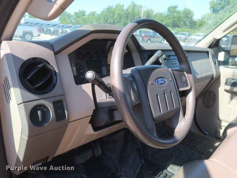 image for item HS9535 2008 Ford F250 Super Duty XL  pickup truck