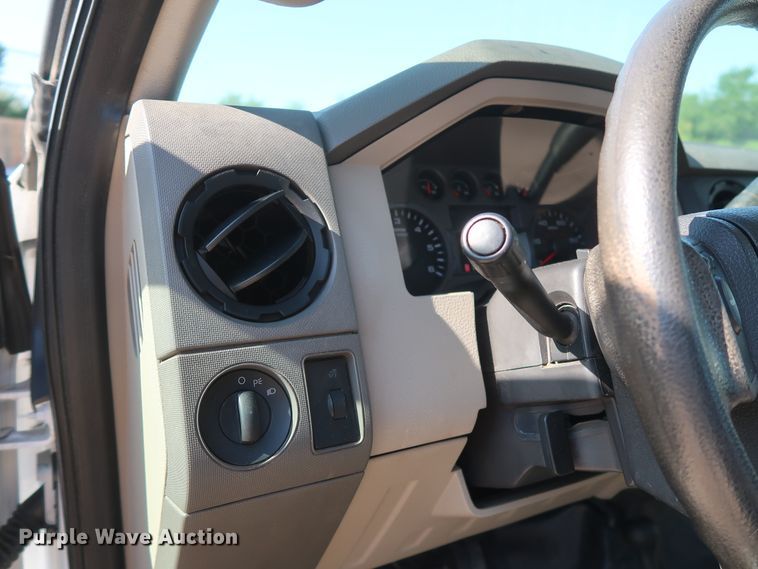 image for item HS9535 2008 Ford F250 Super Duty XL  pickup truck