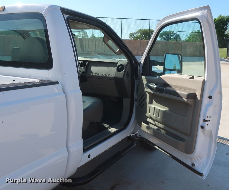 image for item HS9535 2008 Ford F250 Super Duty XL  pickup truck