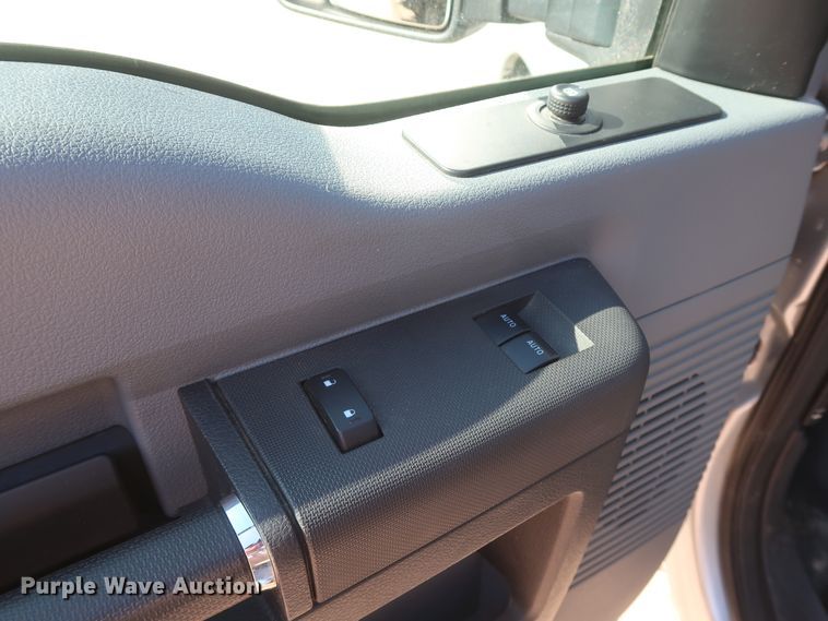 image for item HS9536 2015 Ford F250 Super Duty  SuperCab pickup truck