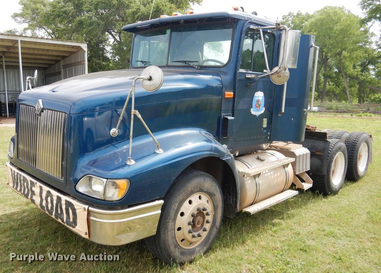 image for item HV9020 1998 International 9400  semi truck