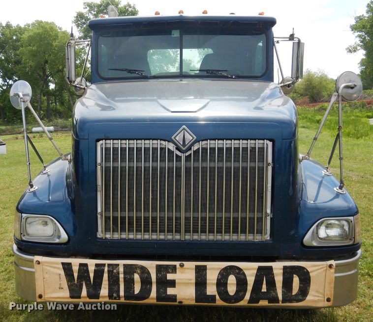 image for item HV9020 1998 International 9400  semi truck