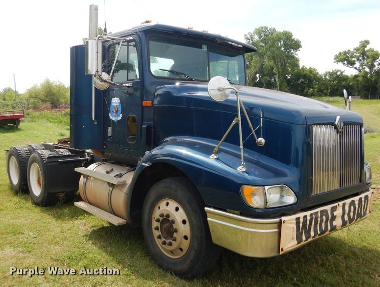 image for item HV9020 1998 International 9400  semi truck