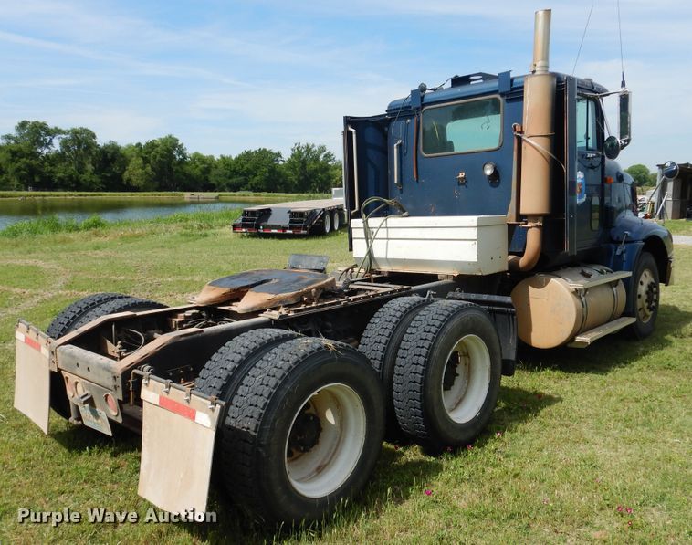 image for item HV9020 1998 International 9400  semi truck