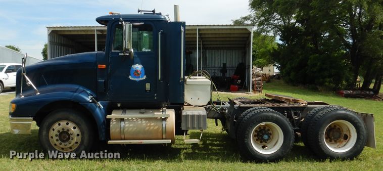 image for item HV9020 1998 International 9400  semi truck