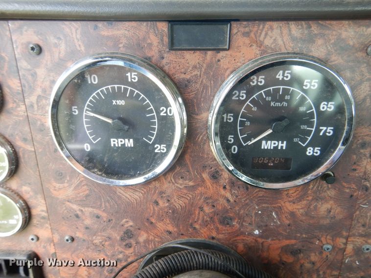 image for item HV9020 1998 International 9400  semi truck