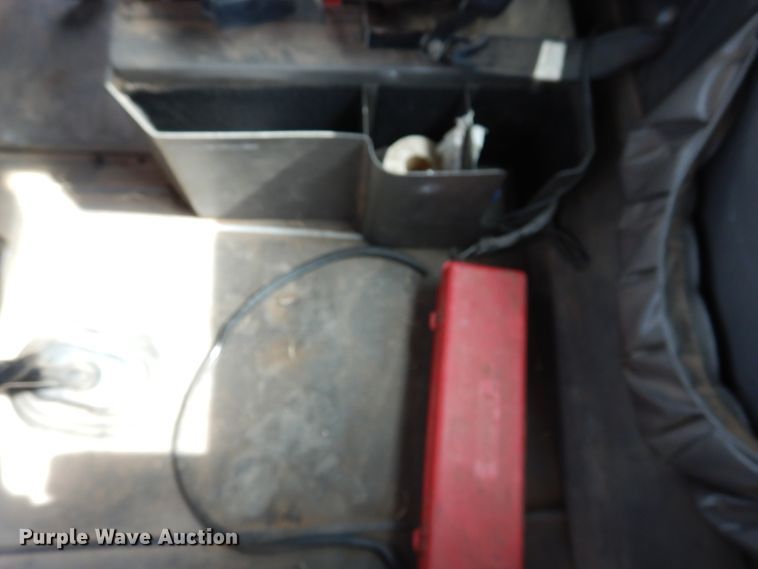 image for item HV9020 1998 International 9400  semi truck