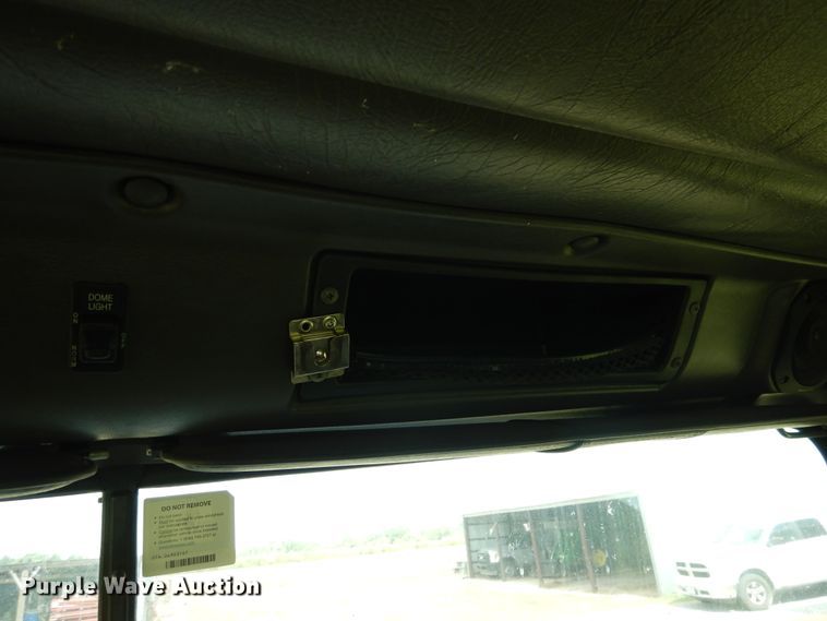 image for item HV9020 1998 International 9400  semi truck