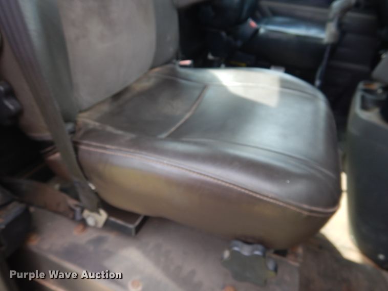 image for item HV9020 1998 International 9400  semi truck