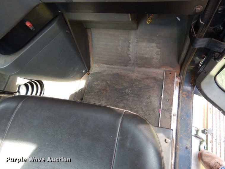 image for item HV9020 1998 International 9400  semi truck