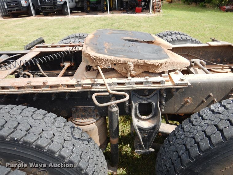 image for item HV9020 1998 International 9400  semi truck