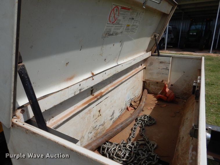 image for item HV9020 1998 International 9400  semi truck