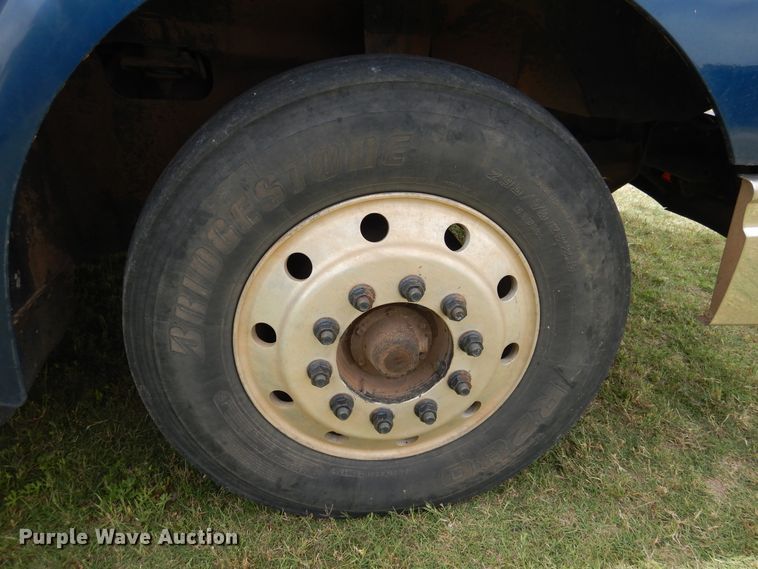 image for item HV9020 1998 International 9400  semi truck