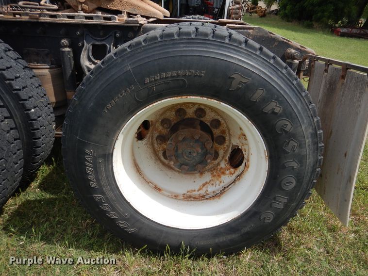 image for item HV9020 1998 International 9400  semi truck