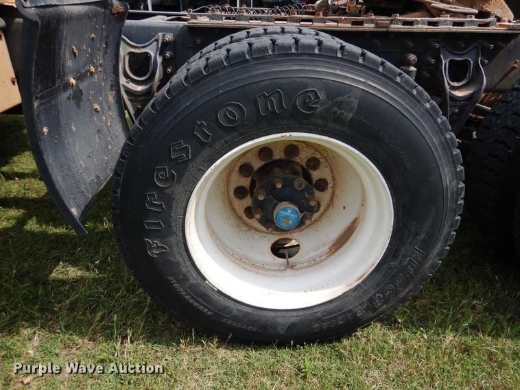 image for item HV9020 1998 International 9400  semi truck