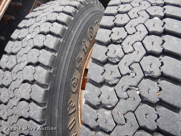 image for item HV9020 1998 International 9400  semi truck