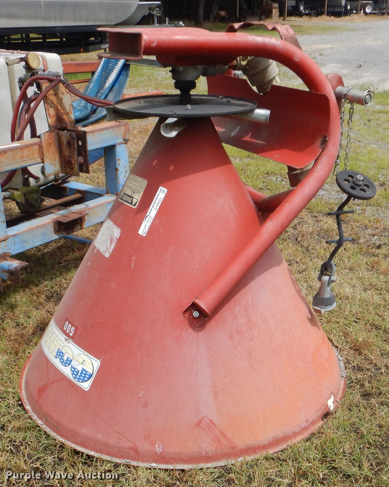 Cosmo 500 spreader in Porter, OK Item GY9923 sold Purple Wave