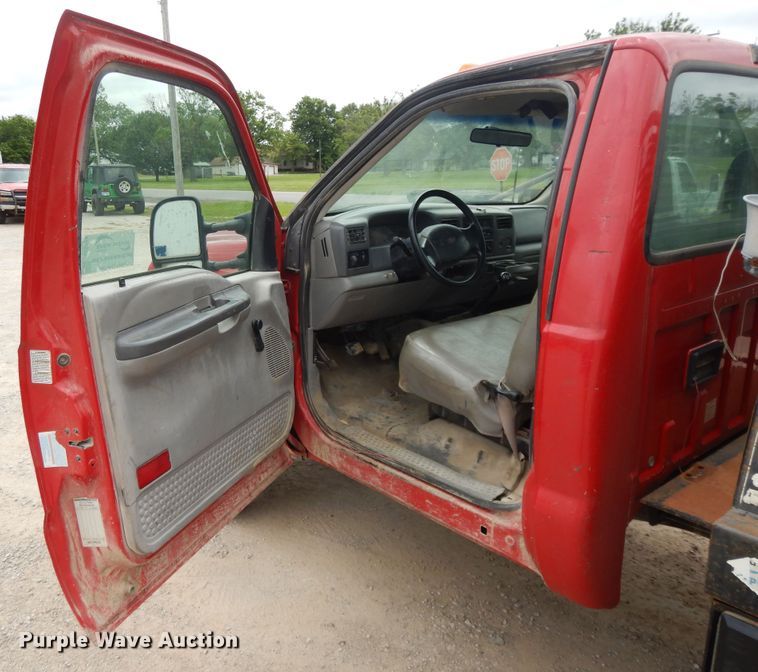 image for item DE5724 2001 Ford F450 Super Duty  flatbed truck