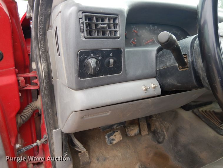 image for item DE5724 2001 Ford F450 Super Duty  flatbed truck