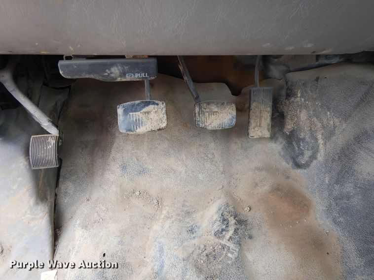 image for item DE5724 2001 Ford F450 Super Duty  flatbed truck