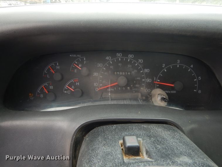 image for item DE5724 2001 Ford F450 Super Duty  flatbed truck