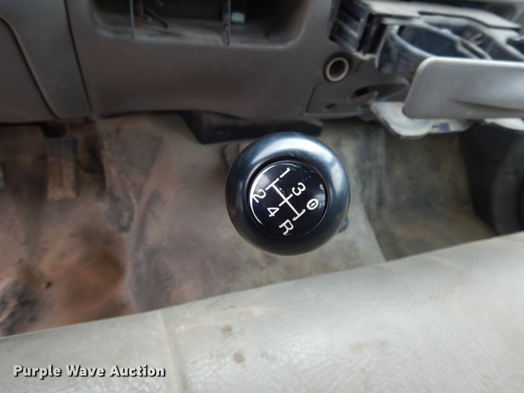 image for item DE5724 2001 Ford F450 Super Duty  flatbed truck