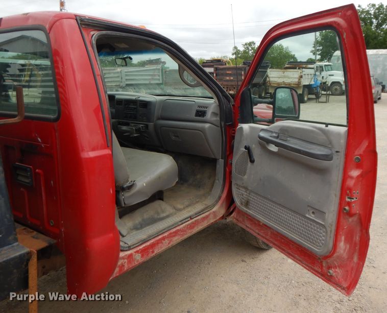 image for item DE5724 2001 Ford F450 Super Duty  flatbed truck