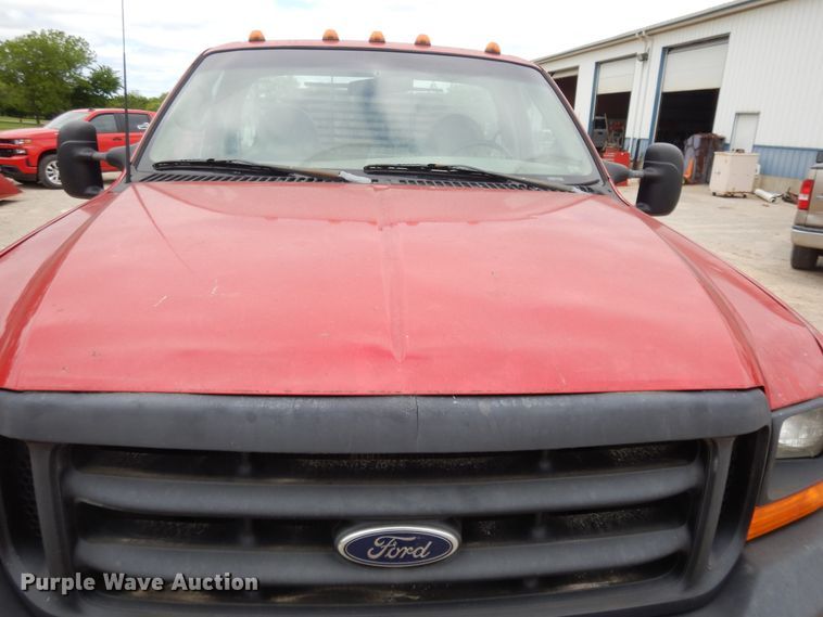 image for item DE5724 2001 Ford F450 Super Duty  flatbed truck