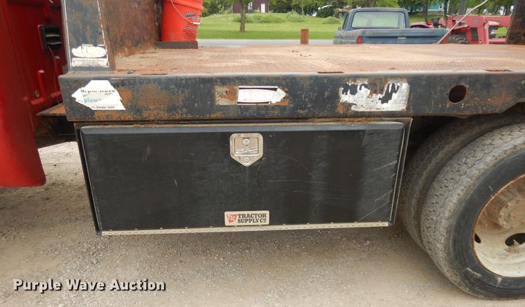 image for item DE5724 2001 Ford F450 Super Duty  flatbed truck