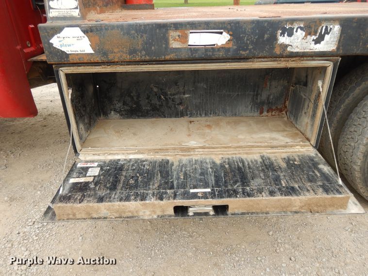 image for item DE5724 2001 Ford F450 Super Duty  flatbed truck