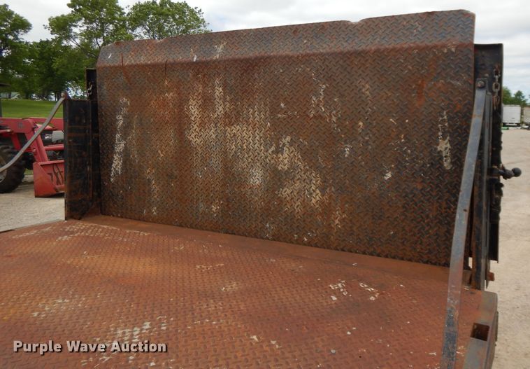 image for item DE5724 2001 Ford F450 Super Duty  flatbed truck