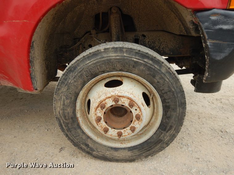 image for item DE5724 2001 Ford F450 Super Duty  flatbed truck