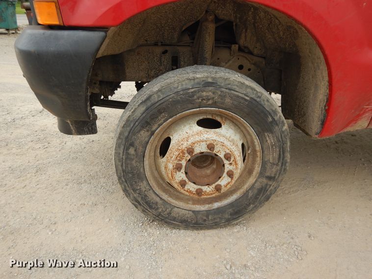 image for item DE5724 2001 Ford F450 Super Duty  flatbed truck