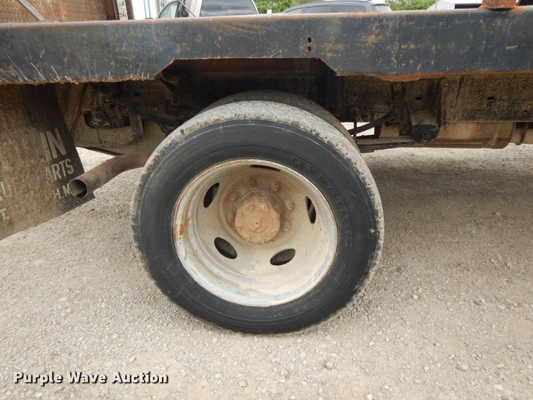 image for item DE5724 2001 Ford F450 Super Duty  flatbed truck